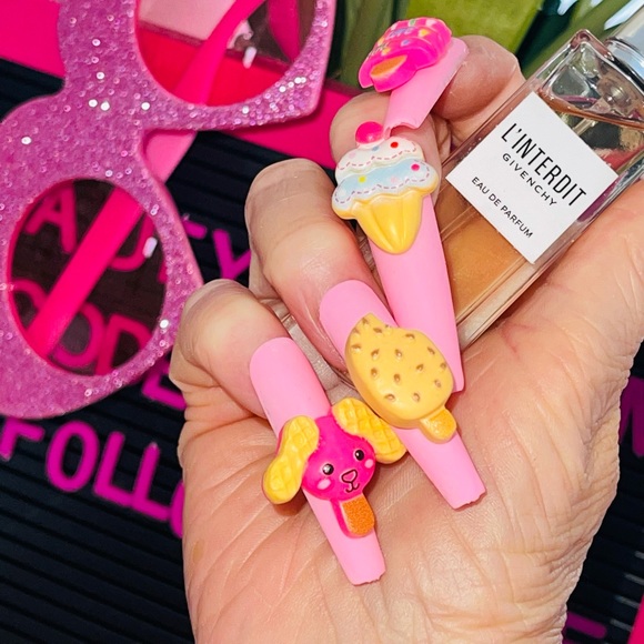 Press on nails - Picture 4 of 4